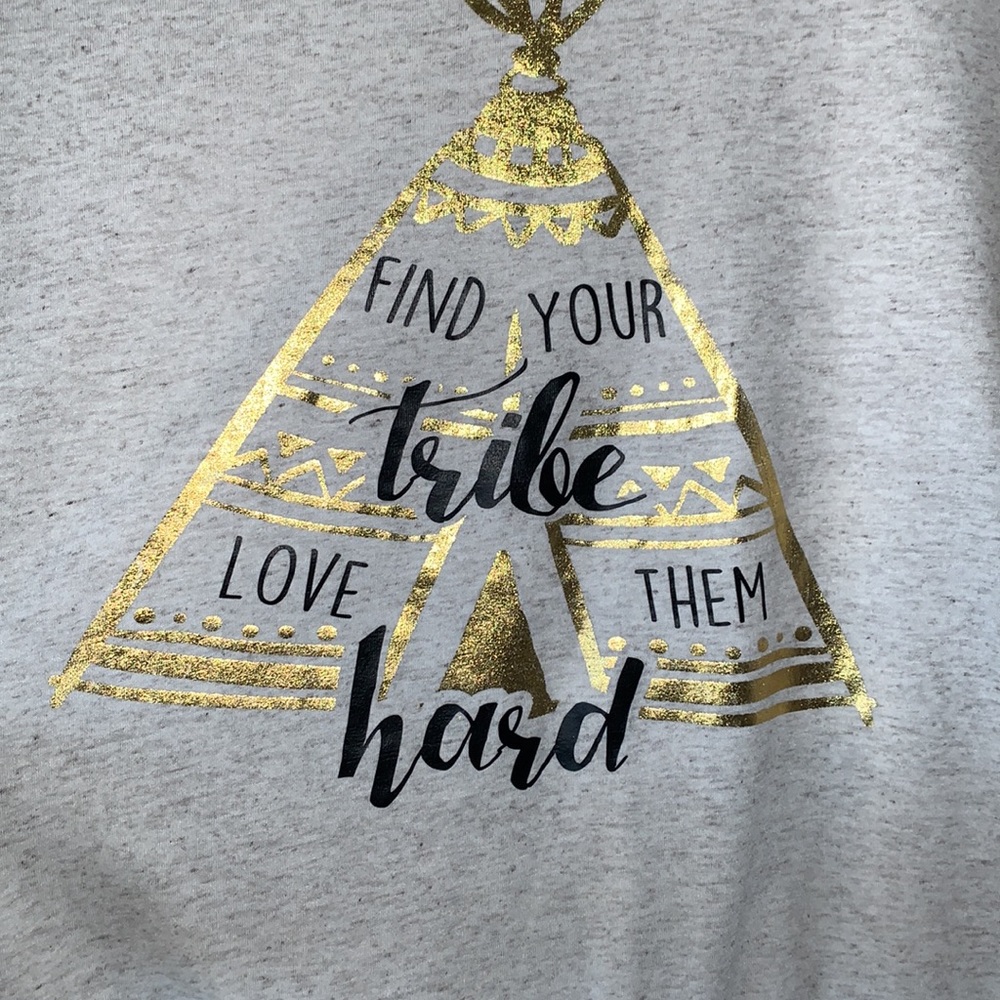 EUC Texas True Threads graphic w/ gold foil teacher t shirt Find Your Tribe sz M